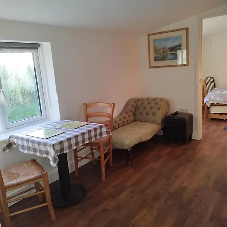Two Birds Weekly Stay Malmesbury Exterior photo