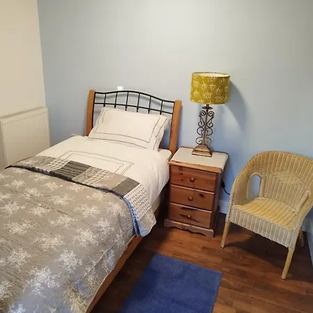 Two Birds Weekly Stay Malmesbury Exterior photo