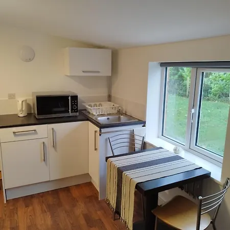 Two Birds Weekly Stay Malmesbury Exterior photo